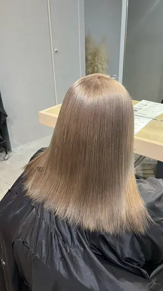 ミディアム Lia 瑠莉花のヘアスタイル