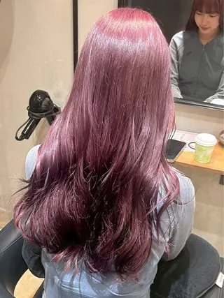 ロング 紅/透明感カラー /ハイトーン/カットのヘアスタイル