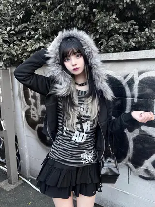 ロング カラー ホワイト&レイヤーカ ットエクステ長畠俊輔のヘアスタイル