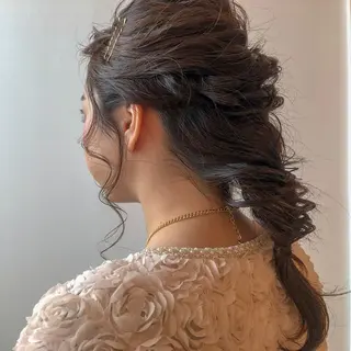 ミディアム ヘアアレンジ 尾籠 美幸 (オゴモリ ミユキ)のヘアスタイル