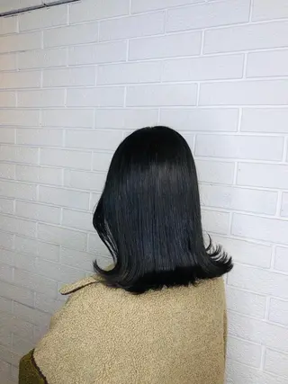 セミロング 艶カラー🩵💛 NANAのヘアスタイル