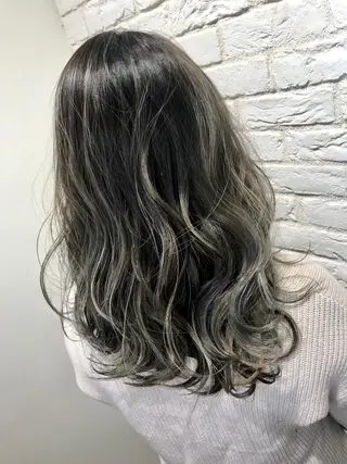 ミディアム カラー UMEDA FIGAROのヘアスタイル