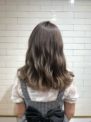 セミロング カラー 髪質改善⌇透明感 カラー⌇川上葵のヘアスタイル