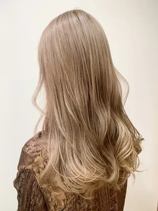 ロング カラー 薄田 珠美のヘアスタイル