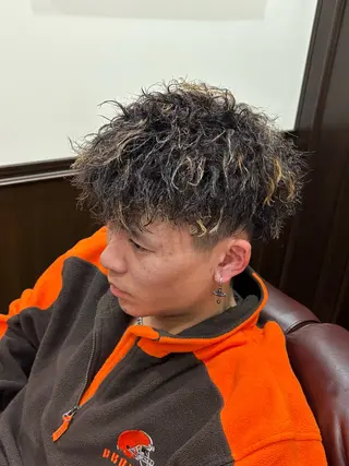 ショート パーマ メンズ 浦田 悠真のヘアスタイル