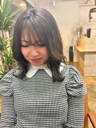 ミディアム カラー スギ リンカのヘアスタイル