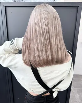 ミディアム カラー ヘアアレンジ ハイトーン カラーのヘアスタイル