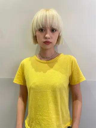 ショート カラー ブリーチ😼 ボブ✍️レイヤーのヘアスタイル