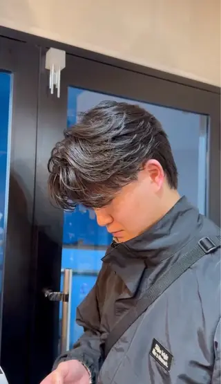 ショート パーマ メンズ おがた たくむの眉毛・アイブロウイメージ