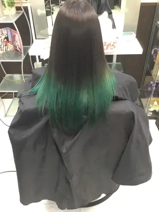 カラー ハイトーン Arphyのヘアスタイル
