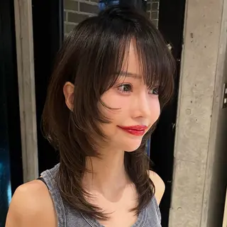 ミディアム ウルフ/レイヤー/ ブリーチカラーのヘアスタイル