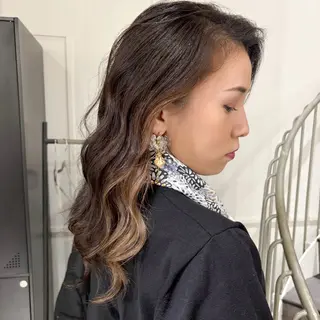 ロング カラー Attrait .のヘアスタイル