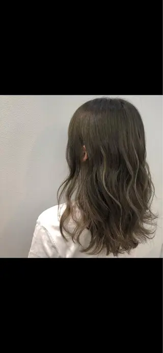 セミロング カラー 渡邊 唯のヘアスタイル