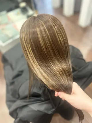 ロング カラー ヘアアレンジ 🤍 minaのヘアスタイル