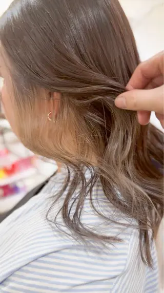 ミディアム 飯星慧斗 /ブリーチ、縮毛矯正のヘアスタイル