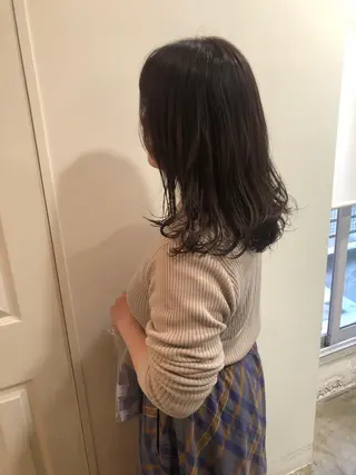 ミディアム カラー MIOベージュカラー 柔らかいカラーのヘアスタイル