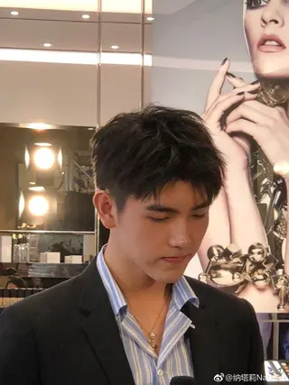 ショート メンズ 縮毛矯正をしている人 のためのカラーのヘアスタイル