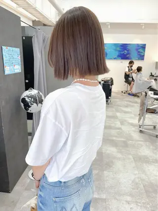 ミディアム カラー 韓国🇰🇷レイヤー カットオリーブカラーのヘアスタイル