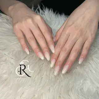セミロング 美フォルムスカルプ✨ RENAのネイルデザイン