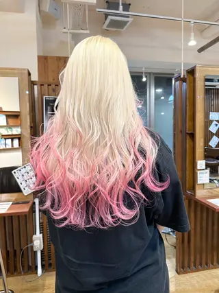 ロング 🌈8月末までシャ イン輝きハイトーン✨のヘアスタイル