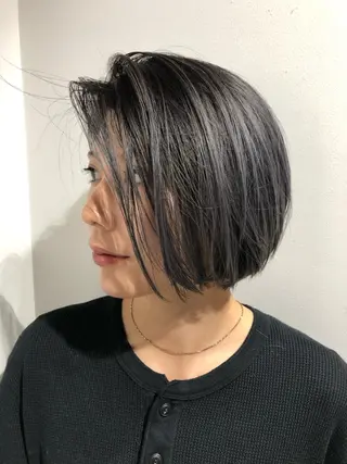 ショート 白髪ぼかしハイライト バレイヤージュヤマトのヘアスタイル