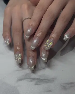 ネイル mikoto 🎀 艶々美フォルムのネイルデザイン