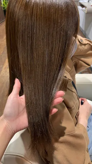 カラー 礒谷 夏帆のヘアスタイル