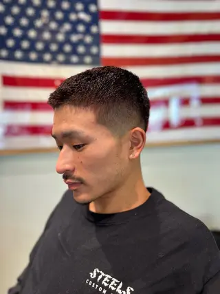 ショート カラー 鈴木 航のヘアスタイル