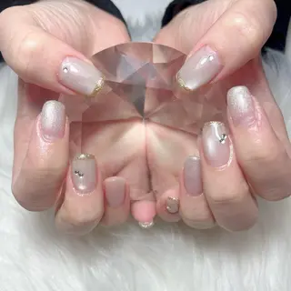ネイル WHITE NAIL 宝塚所属・中田 未優のネイルデザイン