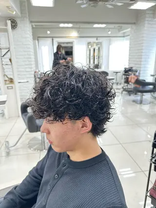 ショート パーマ メンズ フェザーパーマ職人 🪶ryosukeのヘアスタイル