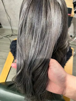 ロング カラー 透明感ブラウン｜ レイヤー｜小寺 葵のヘアスタイル