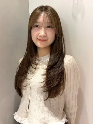 ミディアム カラー FILMS所属・-みつま はるな-のヘアスタイル