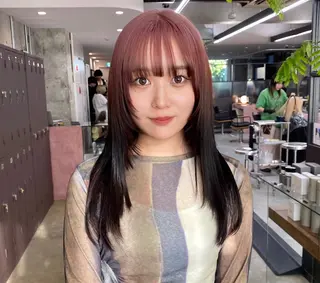 セミロング Cocona 🦤 /ブリーチ/艶カラーのヘアスタイル