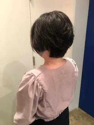 ショート パーマ MIOベージュカラー 柔らかいカラーのヘアスタイル