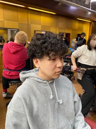 セミロング パーマ メンズ メンズ特化 岸本 阪急六甲サロンドロイのヘアスタイル