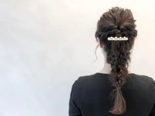 セミロング ヘアアレンジ いしだ みさきのヘアスタイル