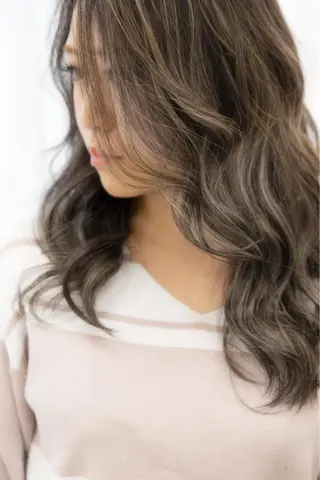 ミディアム カラー 小嶋 真滋のヘアスタイル