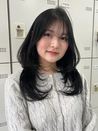 セミロング カラー niina🖤 透明感×レイヤーのヘアスタイル