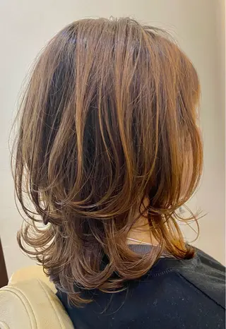 ミディアム 鈴木 千恵子のヘアスタイル