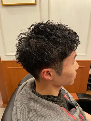 ショート パーマ メンズ 【24時まで営業✨】 吉本 成樹のヘアスタイル