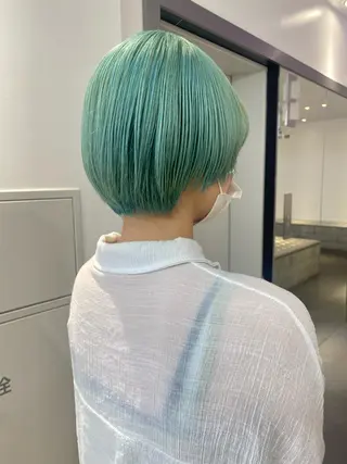 ショート カラー ヘアアレンジ 🎨ハイトーン/ 切りっぱなし みつきのヘアスタイル