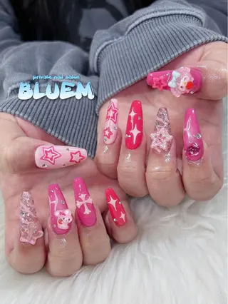 ネイル BLUEM なな🐶のネイルデザイン