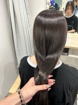 セミロング 透け感ベージュ ／ミハルのヘアスタイル