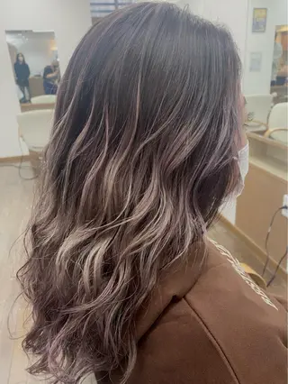 セミロング カラー ambellir 山本伽椰のヘアスタイル