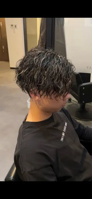 ショート パーマ メンズ 👑髪質改善カラー 中垣斗希のヘアスタイル