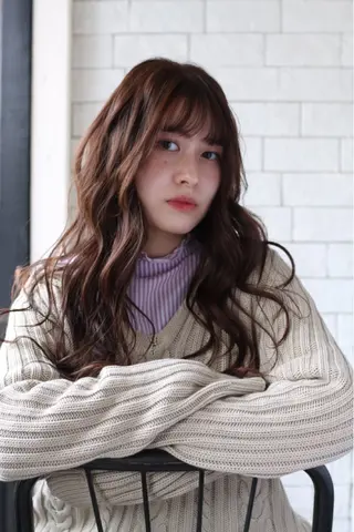 ロング 宇留間 涼香のヘアスタイル