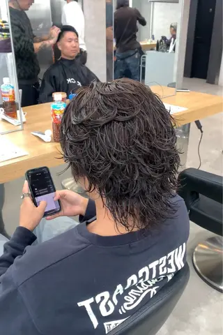 ミディアム パーマ ヘアアレンジ メンズ 🔥ニュアンス フェザー小林海斗🔥のヘアスタイル