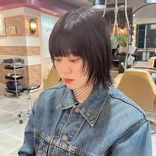 ショート カラー 🫧小顔顔周りカット レイヤー/縮毛/白倉のヘアスタイル