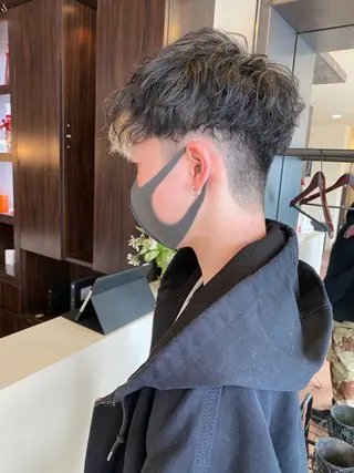 ショート カラー パーマ メンズ 三瓶 智広のヘアスタイル