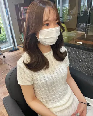 ミディアム カラー レイヤーカット、 大人可愛い　中村美羅のヘアスタイル